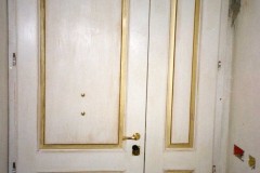 portone-bianco-decorato-invecchiato